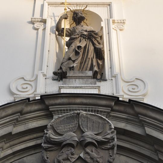 Socha svatého Tomáše nad portálem kostela svatého Tomáše v Brně