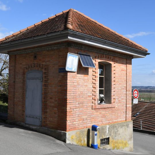 Archive building with arrest room
