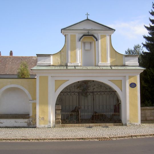 Reste der ehemaligen Klostermauer
