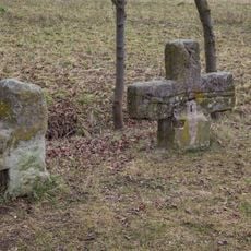 Zwei Steinkreuze am Weg nach Knochenhof