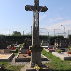 Hřbitovní kříž na hřbitově v Lipníku