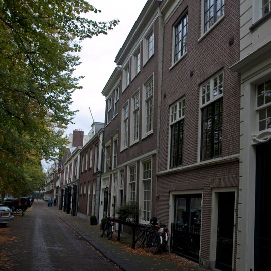 Pand met gevel in Lodewijk XIV stijl