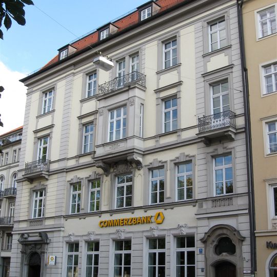 Wohn- und Geschäftshaus