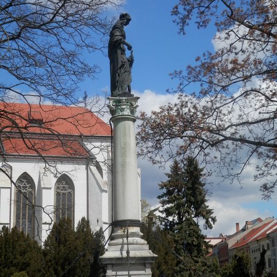 Fontána so soch. Dobročinnosti, stĺp