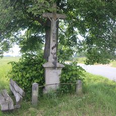 Kříž u křižovatky u Domamili