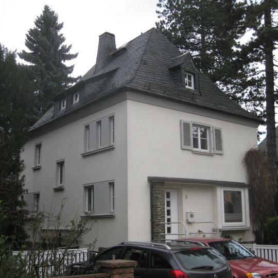 Einfamilienhaus mit Garten Am Flughafen 8