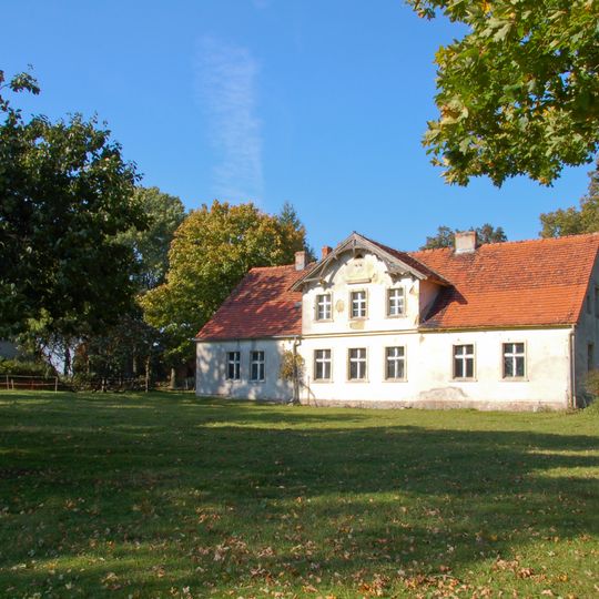 Zespół dworski w Trzęsaczu