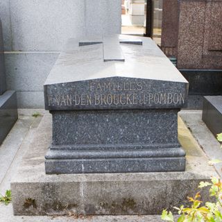 Grave of Van den Broucke-Pombon