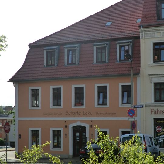 Wohnhaus in geschlossener Bebauung, Eckhaus Teichstraße 20