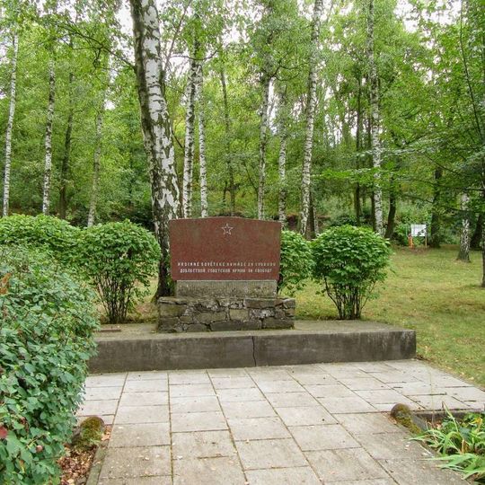 Pomník padlým ve Skalce v areálu lázní