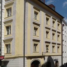 Wohn- und Geschäftshaus