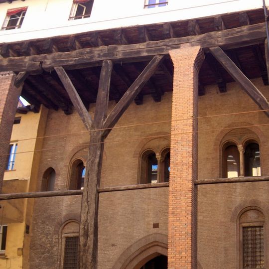 Casa Isolani
