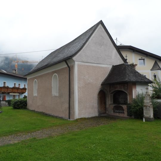 Friedhofskapelle hll. Heinrich und Kunigunde mit Nischenbildstock