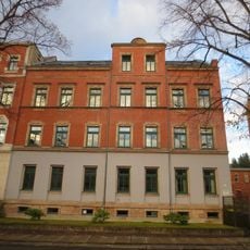 Mietshaus in halboffener Bebauung mit Vorgarten Wilhelm-Weber-Straße 18