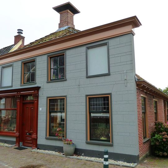 Pand onder zadeldak haaks op de rooilijn