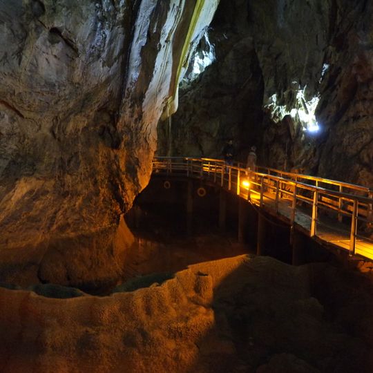 Cave of the Lakes
