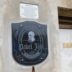 Pamětní deska Pavla Jákla v pivovaru v Kostelci nad Černými lesy