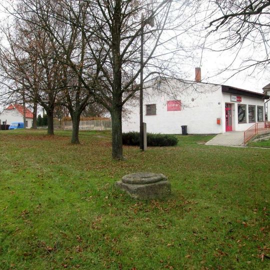 Kříž v jižní části Líní