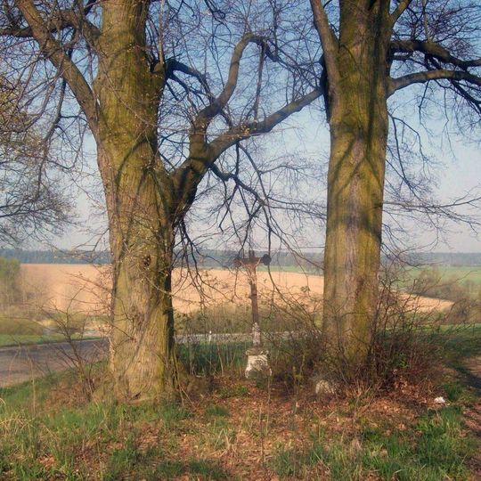 Kříž západně od Tučap