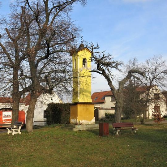 Zvonička na návsi ve Velikém Brázdimu