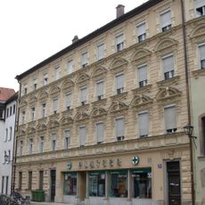 Pfarrhaus von St. Kassian bzw. Kanonikalhof der Alten Kapelle