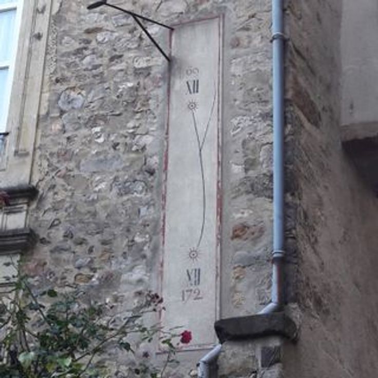 Cadran solaire au Mans apposé par Claude CHAPPE