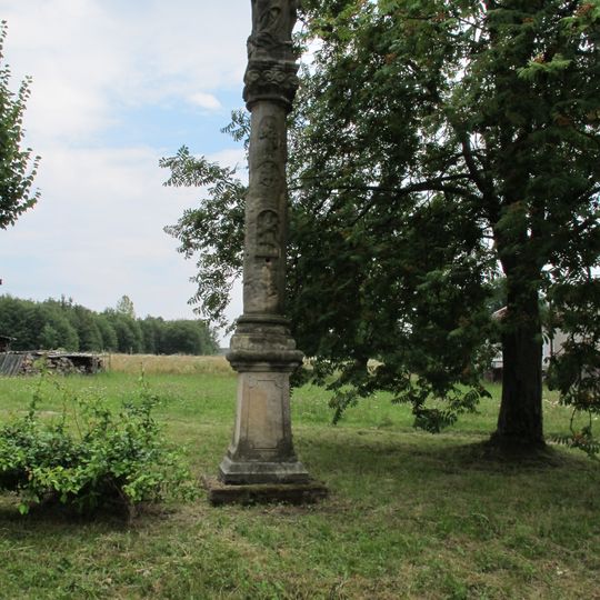 Sloup se sochou Panny Marie v Kareřavci