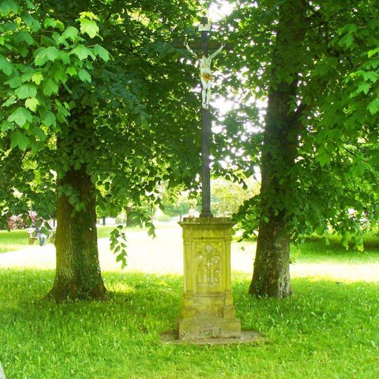 Kříž v parku u městského úřadu v Žamberku