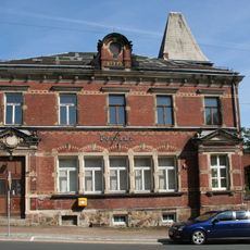 Postamt in offener Bebauung