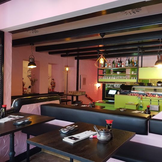 QQ Sushi Lounge