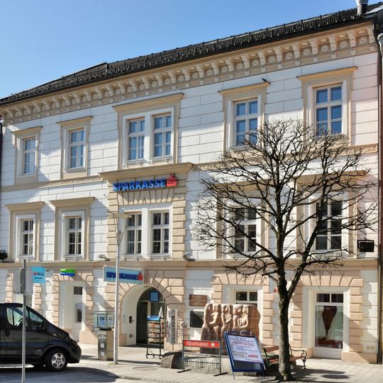 Wohn- und Geschäftshaus, ehem. Bezirksgericht