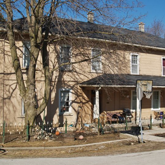 19 Doering Street West