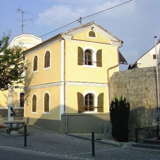 Former Krämerhaus and Magazin, Neukirchen an der Enknach