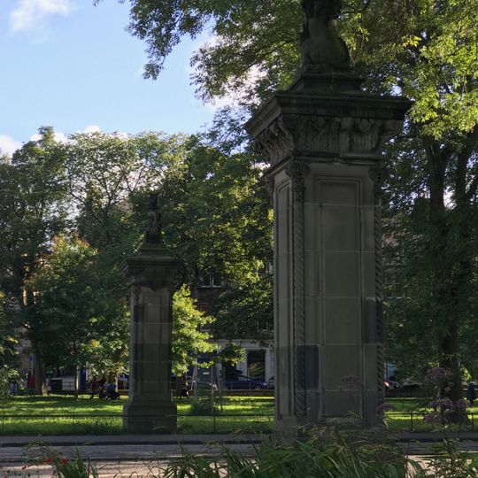 Edinburgh, The Meadows , Pillars