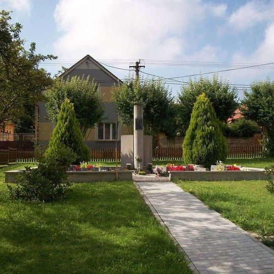 Pomník padlým v Puclicích