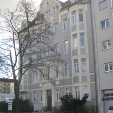 Mietshaus in geschlossener Bebauung konzipiert, mit Vorgarten Heinrich-Schütz-Straße 60