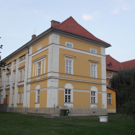 Pałac, Biskupska 2a w Radłowie