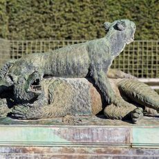 Tigre terrassant un ours