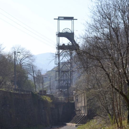 Castillete del pozo Samuño