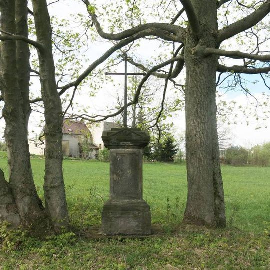 Kříž u silnice 13 v Kamenickém Šenově