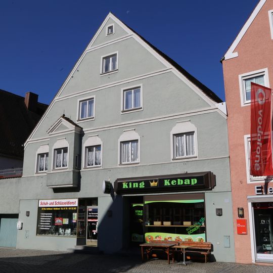 Wohn- und Geschäftshaus