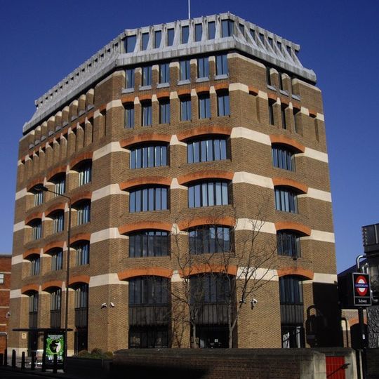 2 Bessborough Street and 33 Vauxhall Bridge Road, including selected hard landscaping and boundary walls