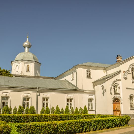 Церковь Успения Богоматери во внутреннем каре монастыря