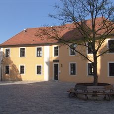 Kirchplatz 1; Am Kasten 2