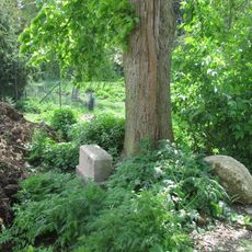 Kříž ve Hvožďanech u návsi