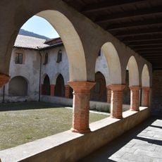 Chiostro della badia di San Gemolo