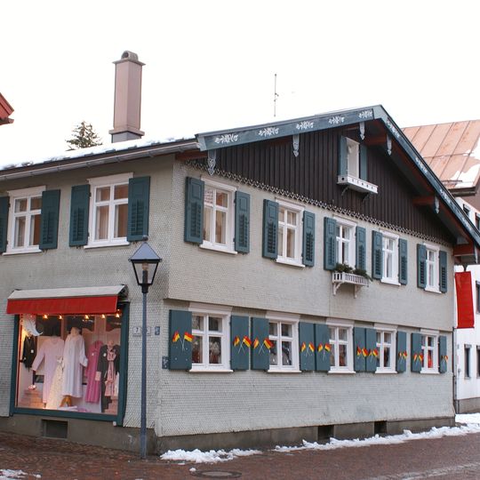 Wohn- und Geschäftshaus