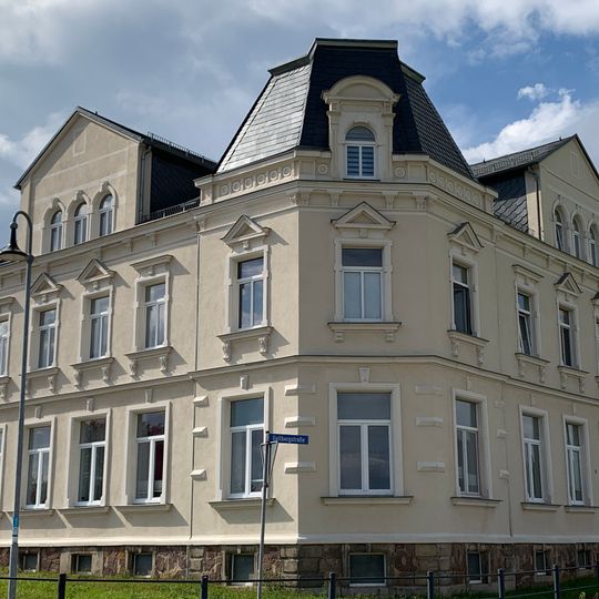 Mietshaus in offener Bebauung in Ecklage Gallbergstraße 1