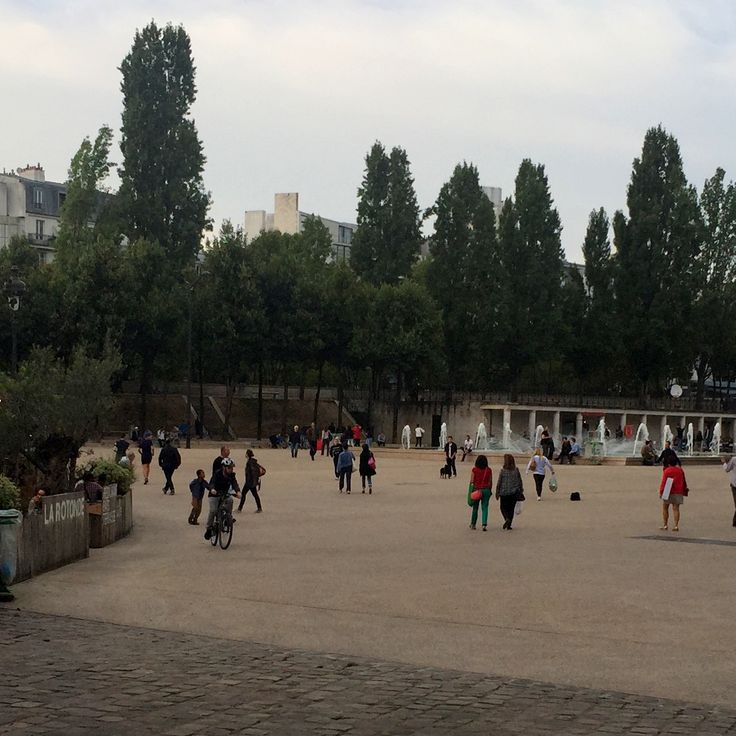 Square de la place de la Bataille-de-Stalingrad