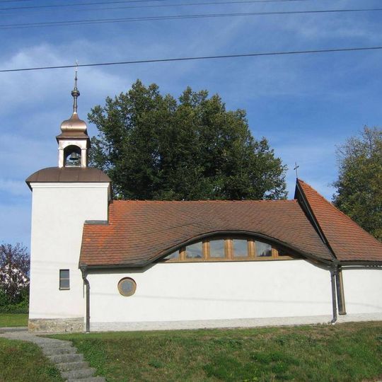 Kaple Panny Marie Pomocnice na návsi ve Věžnici
